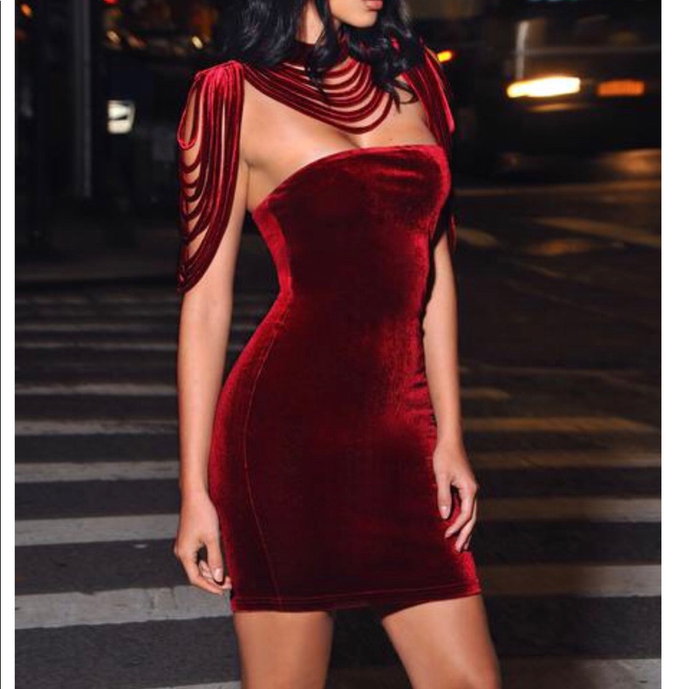 Velvet strapless bodycon dress
